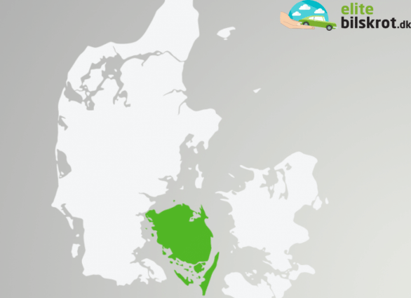 Elitebilskrot medarbejder transporterer en skrotbil på Fyn til skrotning.